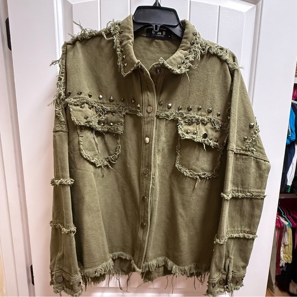 Blue B Collection Studded Distressed Jean Jacket Medium Excellent Condition - Picture 2 of 11